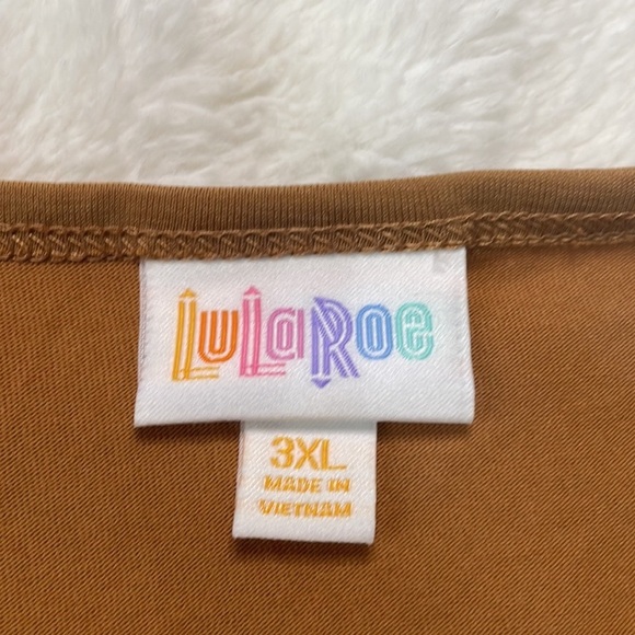 NWT LuLaRoe‎ Irma Top - Picture 4 of 6